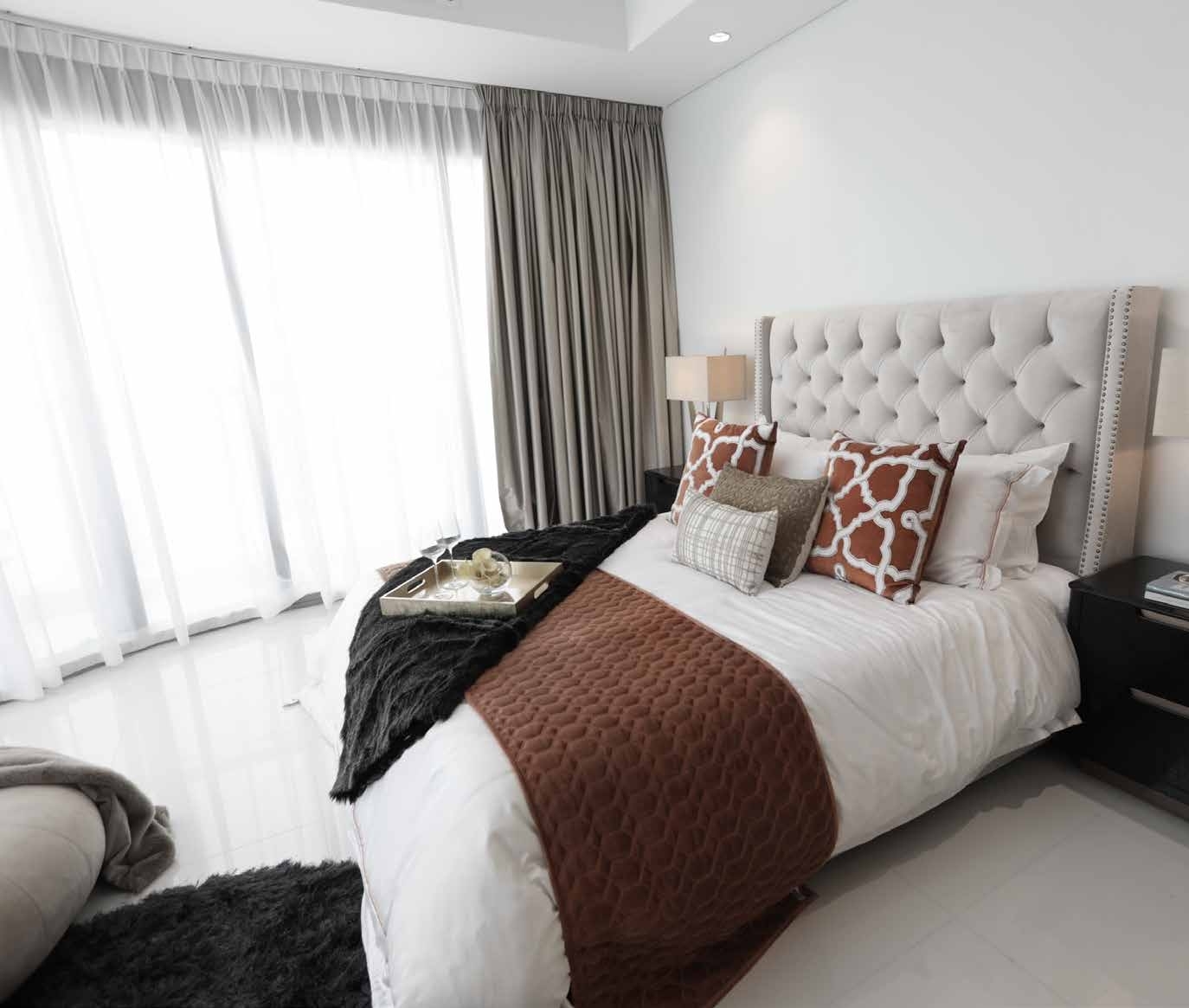 Paramount Tower Hotel 9